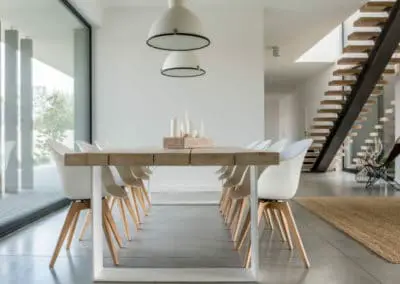 Individueller Esstisch aus Massivholz