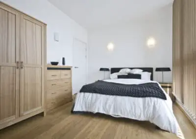 Schlafen im Schlafzimmer aus Holz