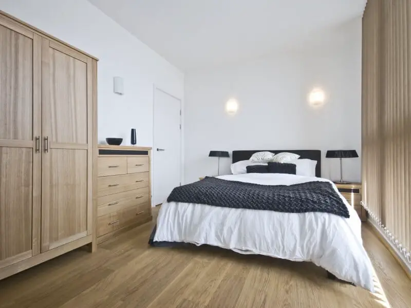 Schlafen im Schlafzimmer aus Holz